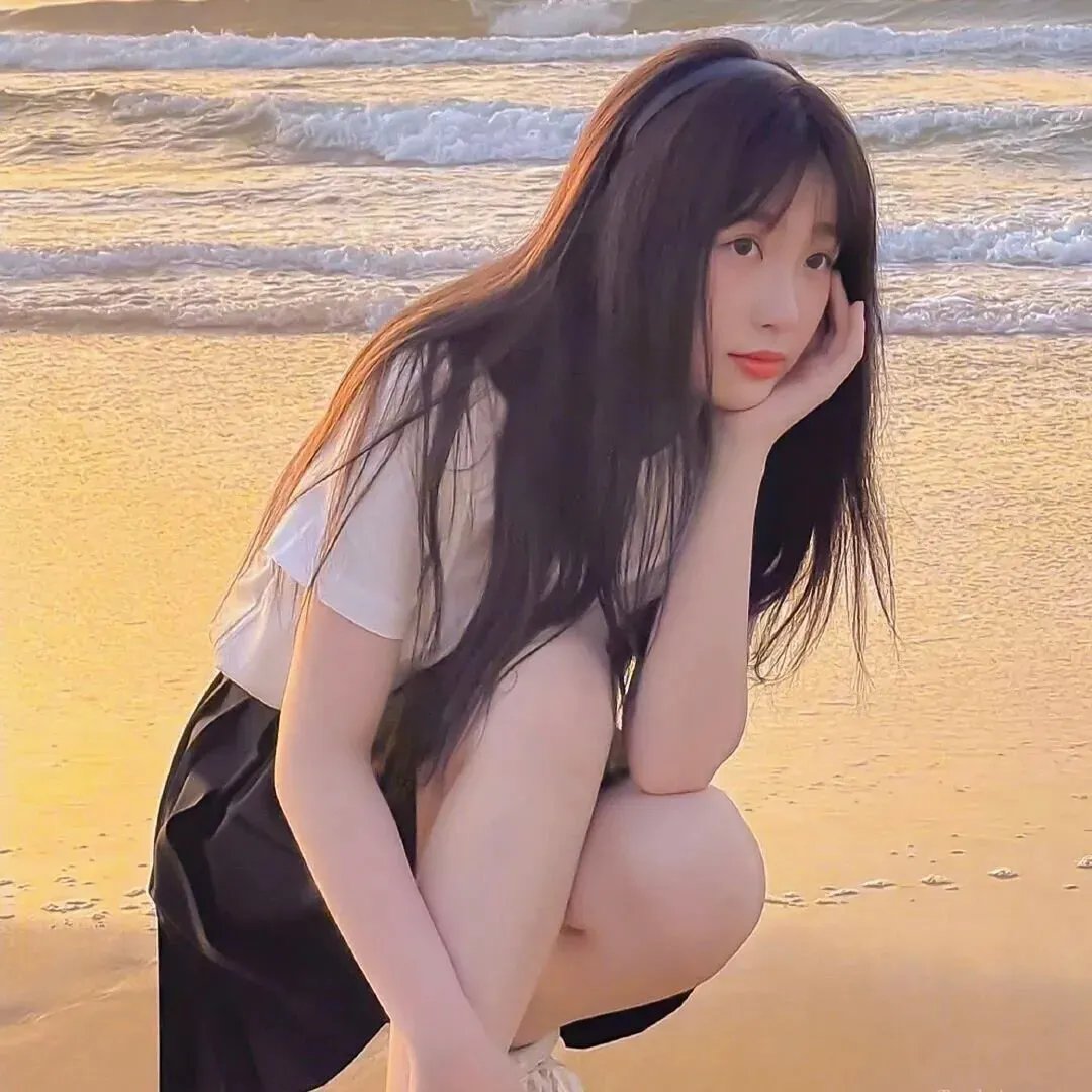 越爱越美丽海报